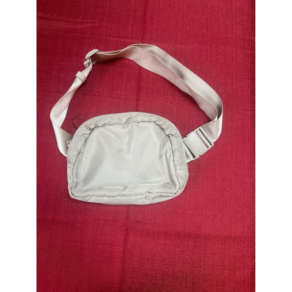 Athleta Excursion Belt Bag Light Gray Nylon Adjustable Waist Pack Fanny Pack